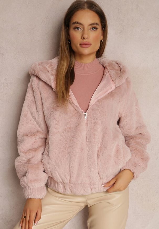 Renee - Jasnoróżowa Kurtka Futerko Teddy Oversize Fofana. Kolor: różowy. Materiał: futro