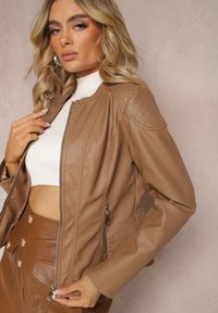 Renee - Brązowa Ramoneska Kurtka z Ekoskóry Zapinana pod Szyją Orifaga. Okazja: na co dzień, do pracy. Kolor: brązowy. Materiał: jeans. Styl: elegancki, casual #4