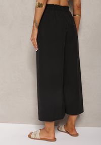 Renee - Czarne Spodnie High Waist z Szerokimi Nogawkami z Wiskozą Wykończone Gumką w Talii Crisantas. Okazja: na co dzień, na spotkanie biznesowe. Stan: podwyższony. Kolor: czarny. Materiał: wiskoza. Styl: biznesowy, elegancki, casual #5