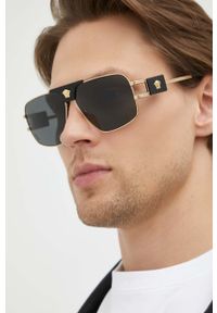 VERSACE - Versace okulary przeciwsłoneczne męskie kolor złoty. Kształt: prostokątne. Kolor: złoty #1