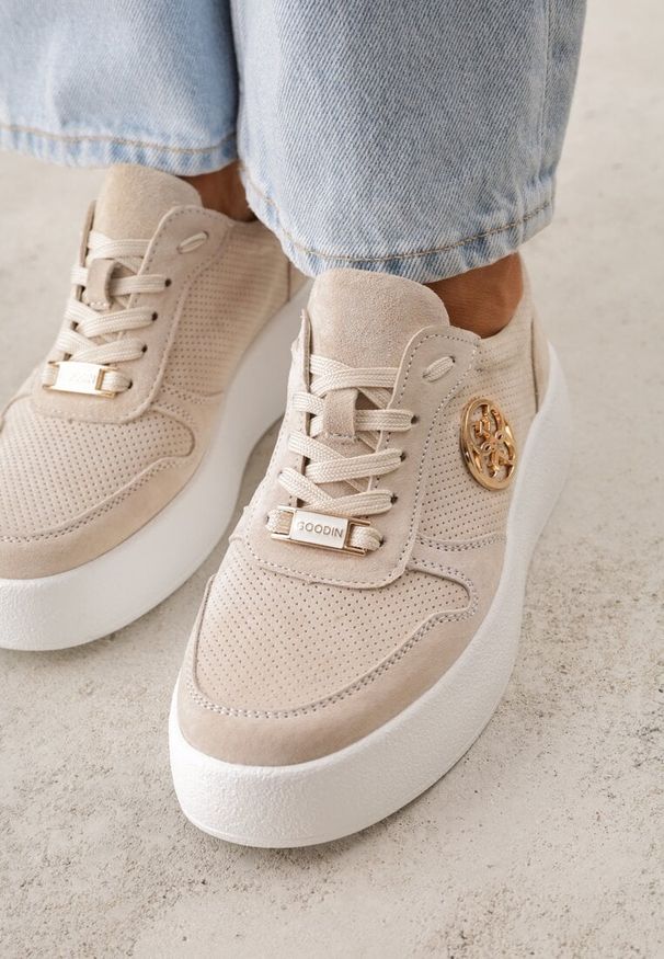 Renee - Beżowe Skórzane Sneakersy na Platformie z Metaliczną Aplikacją Idapheosis. Okazja: na co dzień. Kolor: beżowy. Materiał: skóra. Wzór: aplikacja. Obcas: na platformie