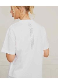SAKS POTTS - Biały t-shirt z nadrukiem August. Kolor: biały. Materiał: bawełna. Wzór: nadruk