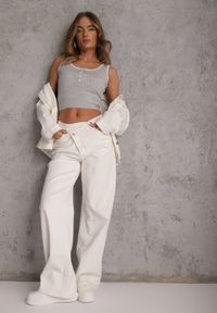 Renee - Szary Prążkowany Top z Bawełny Ozdobiony Guzikami przy Dekolcie Beralissa. Okazja: na co dzień. Kolor: szary. Materiał: prążkowany, bawełna. Wzór: aplikacja. Styl: casual #5