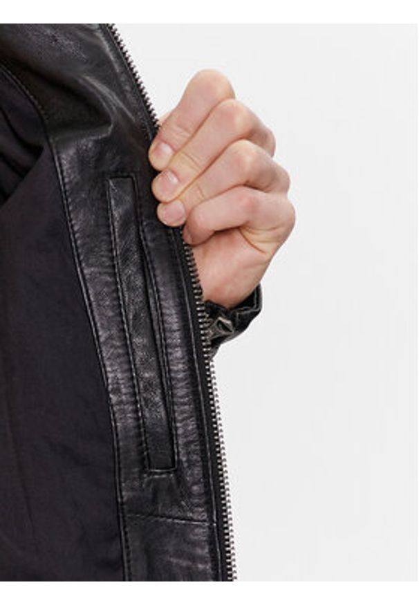 Pepe Jeans Kurtka skórzana Vonn PM402878 Czarny Regular Fit. Kolor: czarny. Materiał: skóra