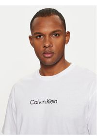 Calvin Klein T-Shirt Hero K10K111346 Biały Regular Fit. Kolor: biały. Materiał: bawełna #3