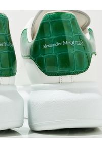 Alexander McQueen - ALEXANDER MCQUEEN - Białe sneakersy Larry. Zapięcie: sznurówki. Kolor: biały. Materiał: guma #5