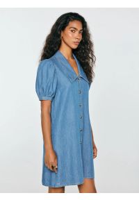 Big-Star - sukienka damska mini jeansowa z bufiastymi rękawami niebieska jennie 270. Okazja: na co dzień. Kolor: niebieski. Materiał: jeans. Długość rękawa: krótki rękaw. Typ sukienki: w kształcie A, trapezowe. Styl: casual. Długość: mini #3