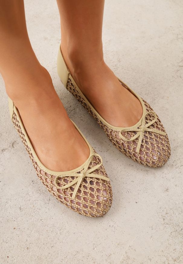 Born2be - Ciemnobeżowe Siateczkowe Balerinki z Plecioną Cholewką z Kokardką Lilinrelle. Okazja: na co dzień. Kolor: beżowy. Materiał: jeans. Szerokość cholewki: normalna. Styl: casual, klasyczny, elegancki