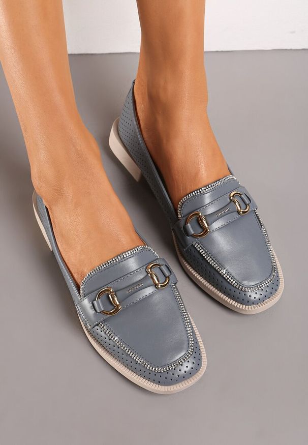 Born2be - Niebieskie Półbuty Loafersy Ozdobione Klamrą Cyrkoniami i Perforacją Jalessa. Zapięcie: klamry. Kolor: niebieski. Materiał: dzianina. Wzór: aplikacja. Sezon: jesień, wiosna. Styl: elegancki