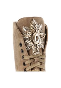 Beżowe Botki Alma En Pena Eleganckie Obuwie Jesienne. Kolor: beżowy. Materiał: skóra, materiał. Szerokość cholewki: normalna. Sezon: jesień. Obcas: na obcasie. Styl: elegancki. Wysokość obcasa: średni
