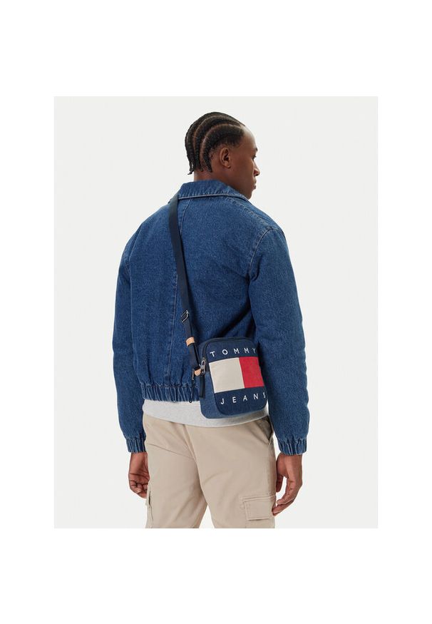 Saszetka Tommy Jeans. Kolor: niebieski. Materiał: denim