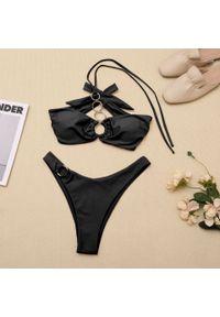 Intica - Bikini z ozdobnymi kółeczkami na plażę Here. Kolor: czarny. Materiał: materiał