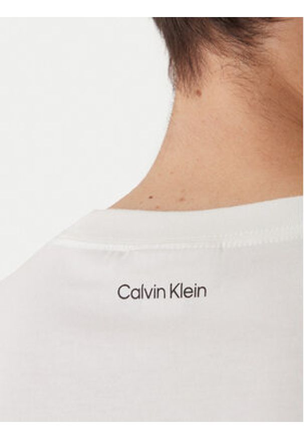 Calvin Klein Jeans T-Shirt LV04RF822G Biały Regular Fit. Kolor: biały. Materiał: bawełna