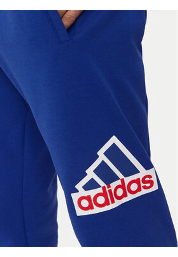 Adidas - adidas Spodnie dresowe Future Icons Badge of Sport IS9594 Niebieski Regular Fit. Kolor: niebieski. Materiał: bawełna, syntetyk