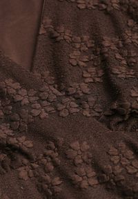 Renee - Brązowe Body Longsleeve z Kopertowym Dekoltem w Kwiatowy Print Zenneva. Typ kołnierza: dekolt w kształcie V. Kolor: brązowy. Długość rękawa: długi rękaw. Długość: długie. Wzór: nadruk, kwiaty #7