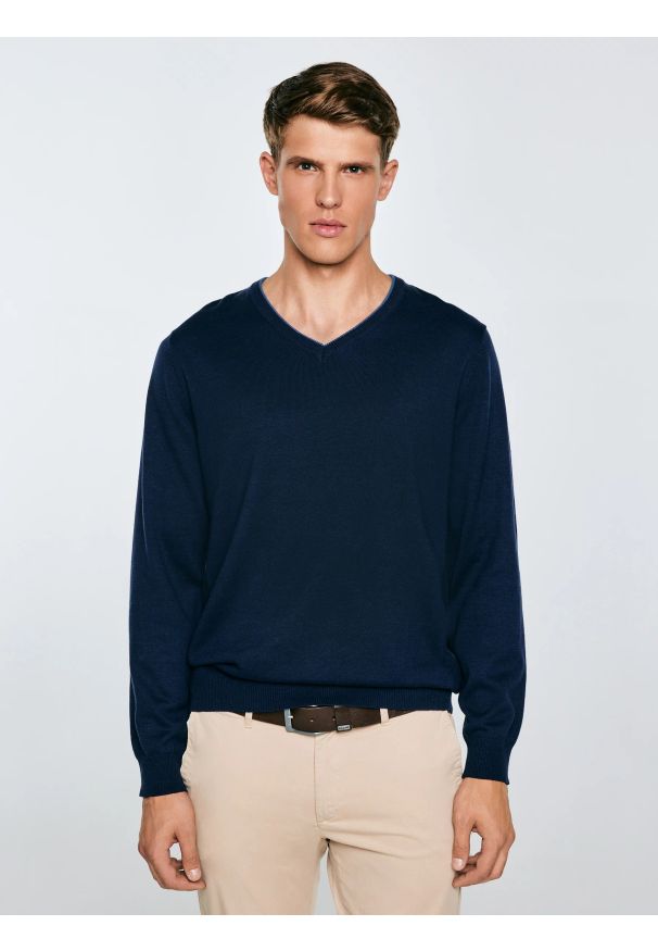 Big-Star - Sweter męski granatowy Vason 403. Typ kołnierza: dekolt w kształcie V. Kolor: niebieski. Materiał: dzianina, materiał, jeans. Styl: klasyczny, sportowy