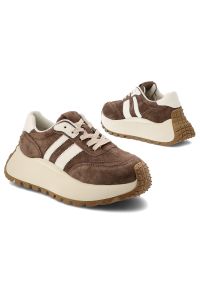 Sneakersy damskie S.Barski, cholewka skóra naturalna zamszowa kontrastowe panele wiązanie klasyczne fason niski zaokrąglony nosek masywna wizualnie p. Okazja: na co dzień. Zapięcie: sznurówki. Kolor: brązowy. Materiał: zamsz, skóra. Szerokość cholewki: normalna. Styl: klasyczny #3