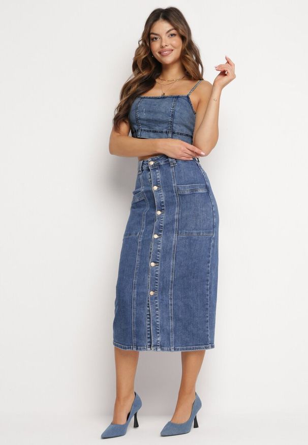 Born2be - Niebieska Ołówkowa Spódnica Jeansowa Midi z Guzikami Kandela. Kolor: niebieski. Materiał: jeans
