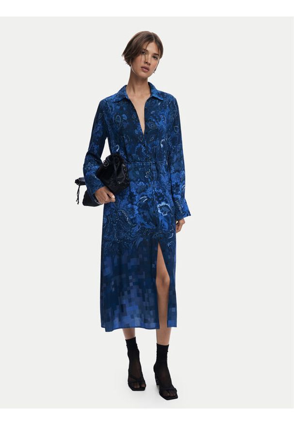 Desigual Sukienka koszulowa Licuado 25WWVW23 Niebieski Regular Fit. Kolor: niebieski. Materiał: wiskoza. Typ sukienki: koszulowe