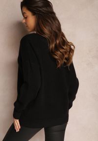 Renee - Czarny Sweter z Wiskozy Oversize Conime. Okazja: na co dzień. Typ kołnierza: dekolt w kształcie V. Kolor: czarny. Materiał: wiskoza. Długość rękawa: długi rękaw. Długość: długie. Wzór: aplikacja. Styl: casual, elegancki