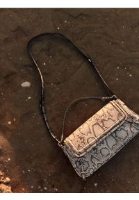 Reserved - Torebka crossbody ze zwierzęcym motywem - wielobarwny. Wzór: motyw zwierzęcy. Materiał: skórzane