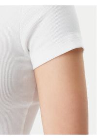 Tommy Jeans T-Shirt Badge DW0DW17881 Biały Slim Fit. Kolor: biały. Materiał: bawełna