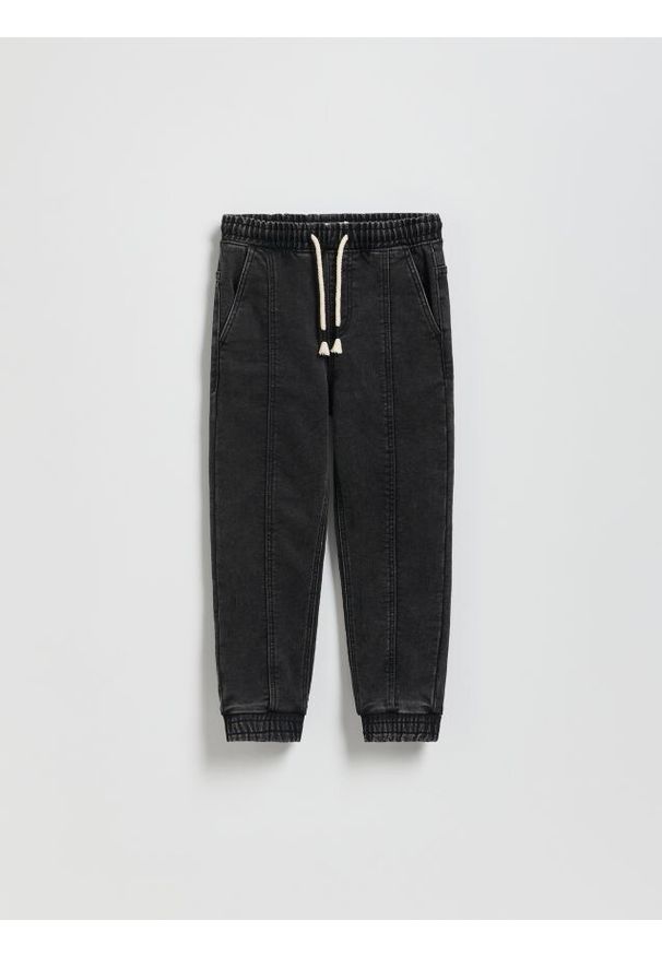 Reserved - Jeansy jogger - czarny. Kolor: czarny