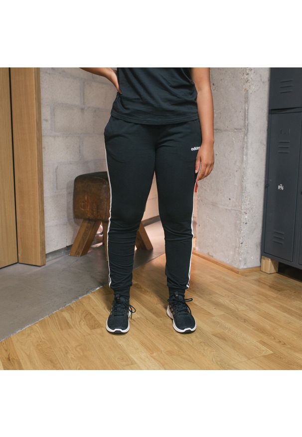 Adidas - Spodnie Gym & Pilates damskie. Kolor: czarny. Materiał: materiał, bawełna, elastan. Sport: joga i pilates