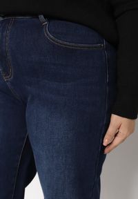 Born2be - Granatowe Ocieplane Jeansy o Szerokim Kroju z Bawełną i Wysokim Stanem Mevidia. Okazja: na co dzień. Stan: podwyższony. Kolor: niebieski. Styl: klasyczny, casual, elegancki #5