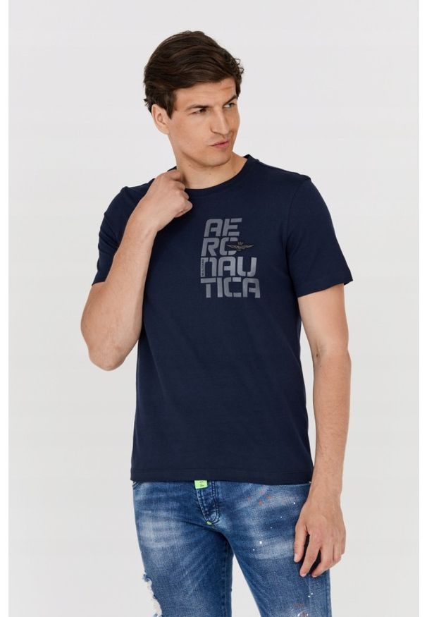 Aeronautica Militare - AERONAUTICA MILITARE Granatowy t-shirt męski. Kolor: niebieski. Długość rękawa: krótki rękaw. Długość: krótkie. Wzór: haft