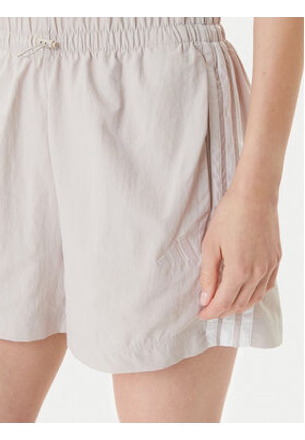 Adidas - adidas Szorty sportowe Essentials 3-Stripes JC8165 Beżowy Loose Fit. Kolor: beżowy. Materiał: syntetyk