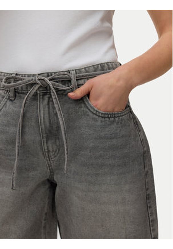 Vero Moda Szorty jeansowe Wien 10341837 Szary Relaxed Fit. Kolor: szary. Materiał: bawełna