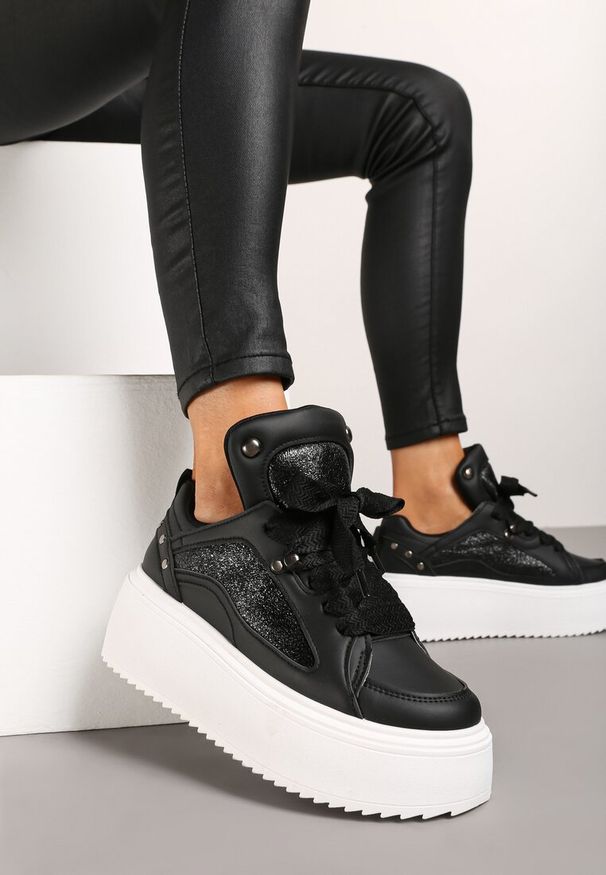 Born2be - Czarne Sneakersy na Grubej Podeszwie z Podwójnym Sznurowaniem Weriella. Kolor: czarny