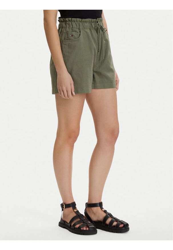 Tommy Jeans Szorty materiałowe DW0DW22227 Zielony ciemny Regular Fit. Kolor: zielony. Materiał: len