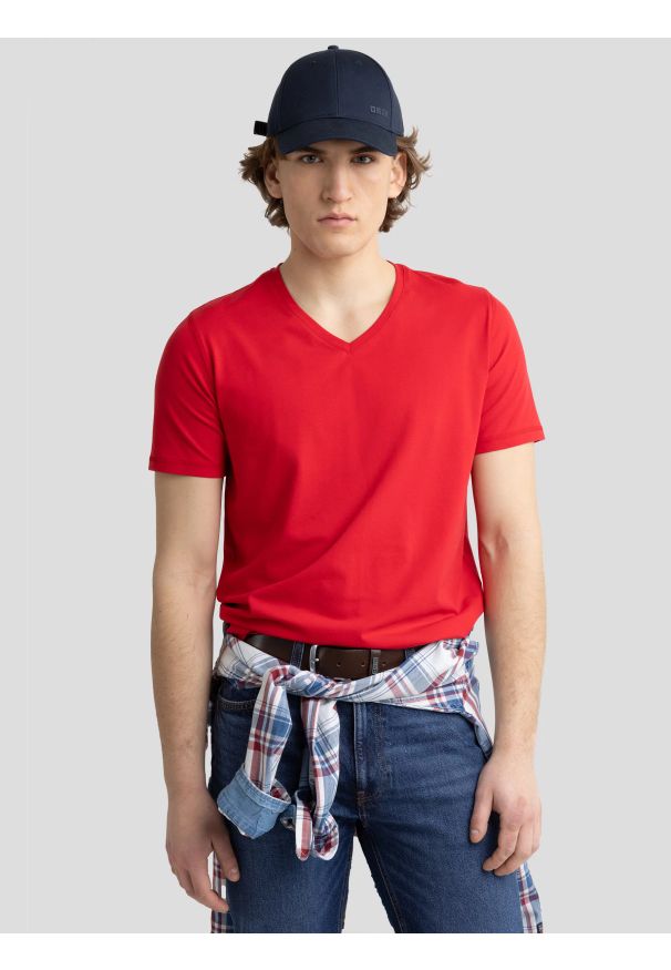 Big-Star - Koszulka męska v-neck czerwona Irtos 603. Kolor: czerwony. Materiał: dzianina, bawełna. Wzór: aplikacja. Styl: sportowy