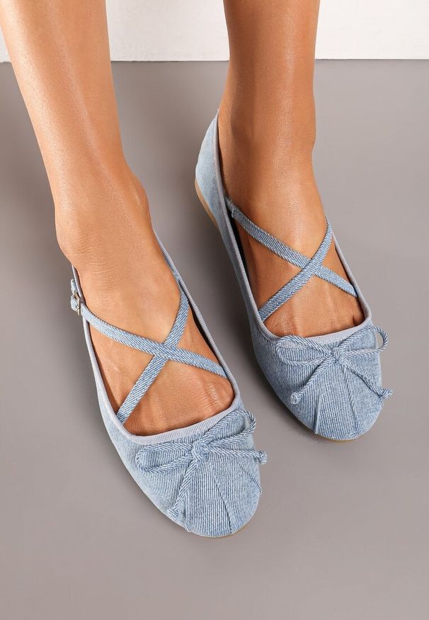 Born2be - Niebieskie Balerinki z Kokardką i Sprzączkami Yrisa. Okazja: na co dzień. Zapięcie: sprzączka. Kolor: niebieski. Materiał: dzianina. Wzór: aplikacja. Obcas: na obcasie. Styl: casual, elegancki, klasyczny. Wysokość obcasa: niski