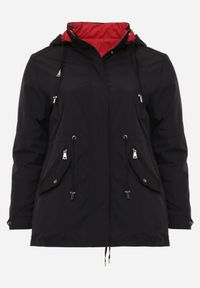 Born2be - Czarno-Czerwona Przejściowa Kurtka Dwustronna Parka z Pikowaniem i Kapturem Tidare. Okazja: na spacer, na co dzień. Kolekcja: plus size. Kolor: czarny. Materiał: poliester, jeans. Styl: casual, sportowy #1