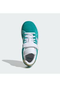 Adidas - Buty adidas Disney Jasmine Grand Court 2.0 dla dzieci. Kolor: żółty, biały, wielokolorowy, niebieski. Wzór: motyw z bajki