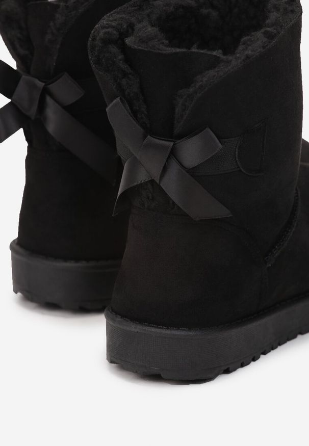 Born2be - Czarne Śniegowce Phelis. Zapięcie: bez zapięcia. Kolor: czarny. Materiał: futro, zamsz. Szerokość cholewki: normalna. Wzór: aplikacja. Sezon: zima. Obcas: na płaskiej podeszwie