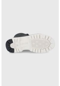 Levi's® - Levi's Workery skórzane damskie kolor czarny na płaskim obcasie. Okazja: na spotkanie biznesowe. Nosek buta: okrągły. Zapięcie: sznurówki. Kolor: czarny. Materiał: skóra. Obcas: na obcasie. Styl: biznesowy. Wysokość obcasa: niski #5