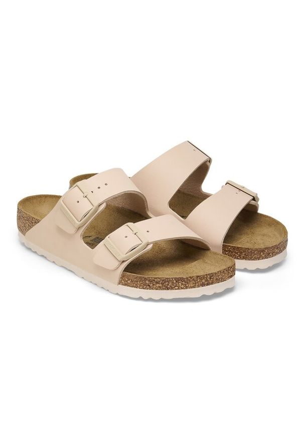 Birkenstock - BIRKENSTOCK ARIZONA BF NEW BEIGE Klapki damskie. Okazja: na co dzień. Kolor: beżowy. Materiał: materiał, skóra. Wzór: paski. Sezon: lato. Styl: elegancki, casual, klasyczny