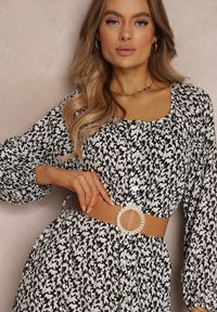 Renee - Biało-Czarna Sukienka Hyrathe. Kolor: czarny. Materiał: tkanina. Wzór: aplikacja, kwiaty, nadruk. Styl: elegancki. Długość: maxi #5