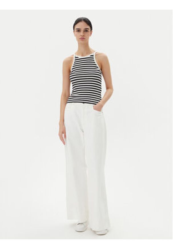 Pieces Top Jane 17155477 Czarny Slim Fit. Kolor: czarny. Materiał: wiskoza