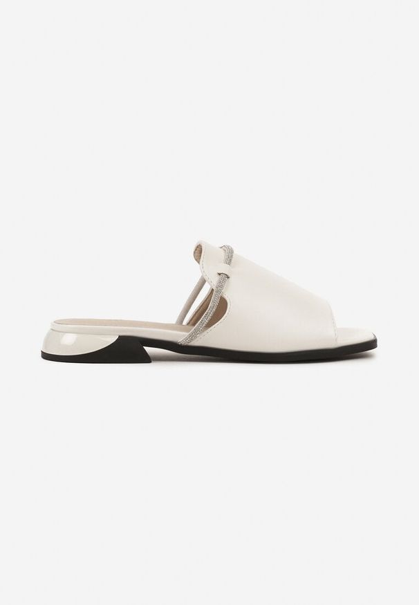 Renee - Białe Klapki Vices z Cyrkoniami Tilindrea. Kolor: biały. Wzór: aplikacja. Styl: elegancki