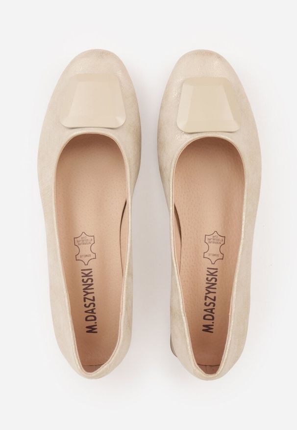 Renee - Złote Czółenka w Stylu Retro ze Skórzaną Wkładką Faylina. Okazja: na imprezę. Kolor: beżowy. Materiał: skóra. Obcas: na obcasie. Styl: retro. Wysokość obcasa: niski