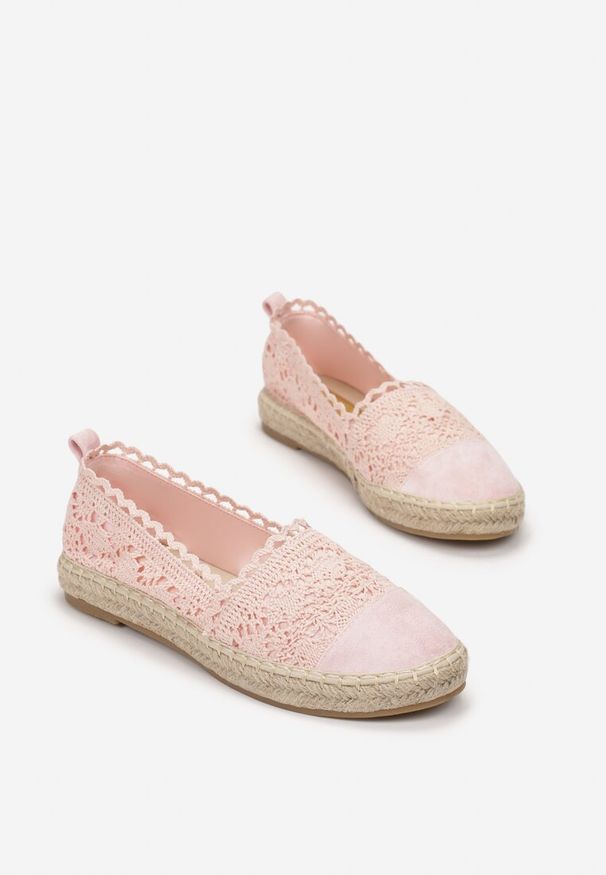 Born2be - Różowe Espadryle Daemona. Okazja: na co dzień. Zapięcie: bez zapięcia. Kolor: różowy. Materiał: materiał, len. Wzór: ażurowy, haft, gładki, aplikacja. Obcas: na płaskiej podeszwie. Styl: casual