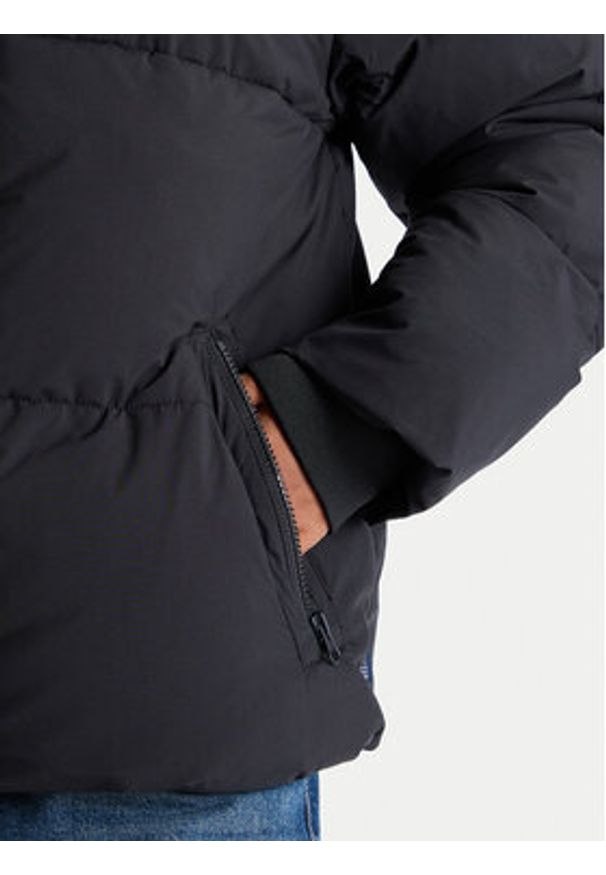 Mustang Kurtka zimowa Gillian 1016744 Czarny Relaxed Fit. Kolor: czarny. Materiał: syntetyk. Sezon: zima
