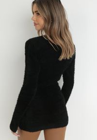 Born2be - Czarny Sweter Wełniany Panaris. Typ kołnierza: dekolt w serek. Kolekcja: plus size. Kolor: czarny. Materiał: wełna. Styl: klasyczny #5