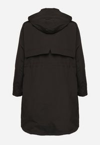 Born2be - Czarna Kurtka Parka Taliowana Ohlina. Kolekcja: plus size. Kolor: czarny. Styl: elegancki #5