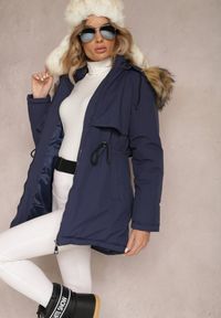Renee - Granatowa Kurtka Parka z Kapturem z Futerkiem Bimi. Typ kołnierza: kaptur. Kolor: niebieski. Materiał: futro. Wzór: aplikacja. Sezon: zima, jesień. Styl: klasyczny
